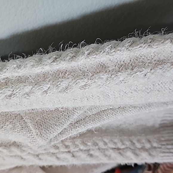 Maurices Preppy white and silver thread cableknit fuzzy sweater XL - Picture 3 of 7